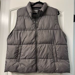 Heat keep puffy vest. Grey. Women’s size XXL.